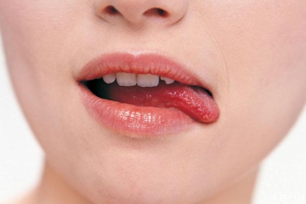 唇部干燥起皮怎么办，唇部怎么护理小妙招
