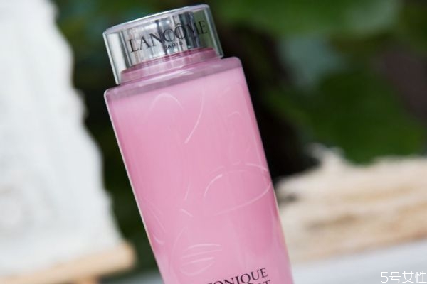 粉水黄油配什么霜，兰蔻粉水适合混合肤质使用吗