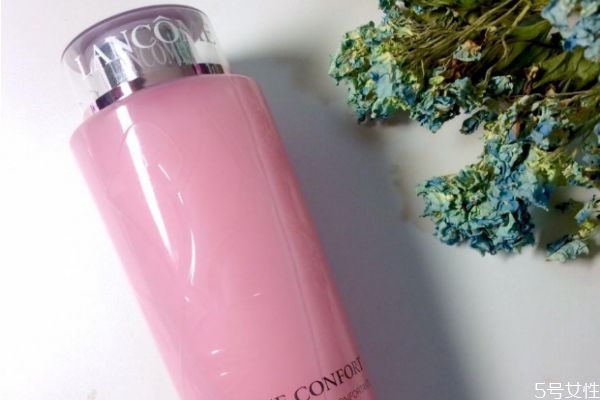 兰蔻粉水敷完要不要洗脸，兰蔻粉水可以涂眼周吗