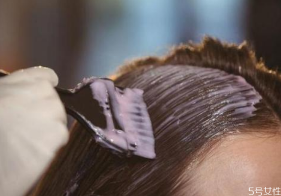 染过黑色的头发再染什么颜色容易上色，染黑后想换颜色怎么办