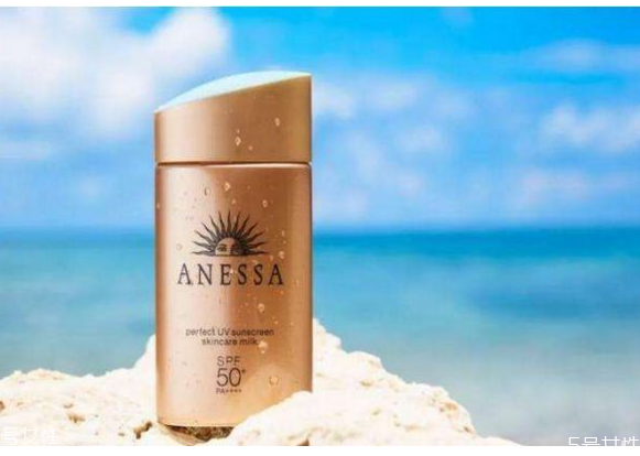 涂防晒不洗脸睡觉会怎样，防晒霜要用卸妆水卸吗