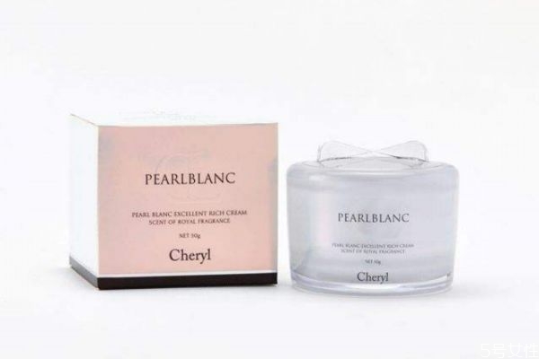 不化妆只涂素颜霜可以吗，只涂素颜霜就出门吗