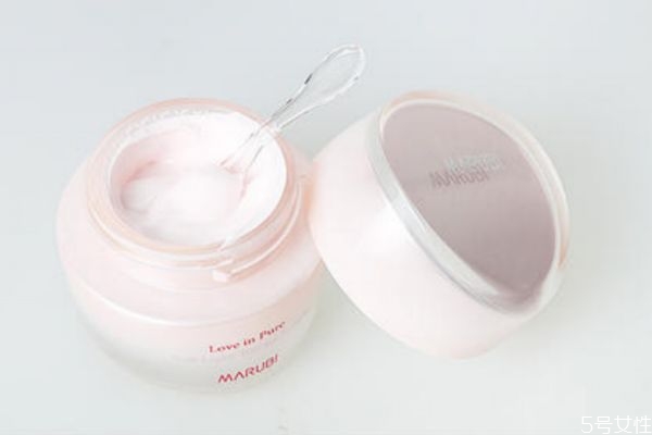 贵妇膏和素颜霜的区别，贵妇膏为什么一涂就白