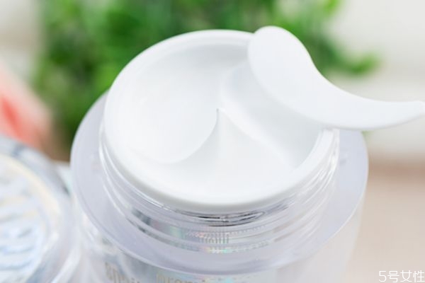 面霜和素颜霜的区别，亮颜霜就是素颜霜吗