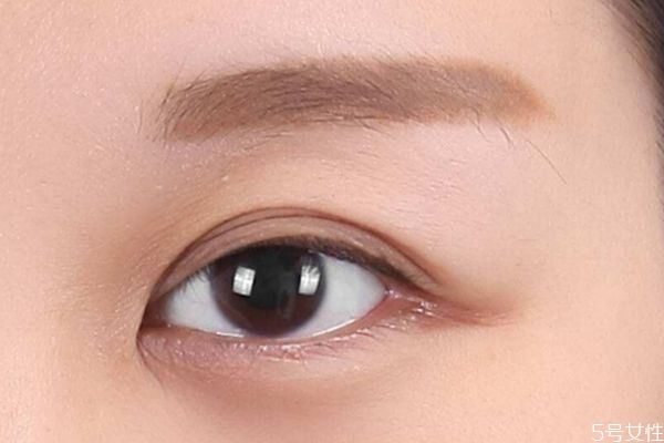 三眼皮怎样贴双眼皮贴，多层眼皮怎么贴双眼皮贴