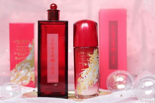 化妆水涂抹时起白沫沫是怎么回事，化妆水为什么起沫