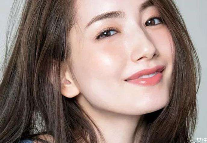 只涂bb霜不定妆可以吗，气垫bb和bb霜哪个更持久