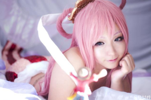 cosplay眼妆怎么画，女生cos男生化妆教程