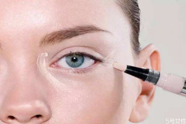 遮暇可以涂满脸部吗，遮瑕怎么用能遮住斑点