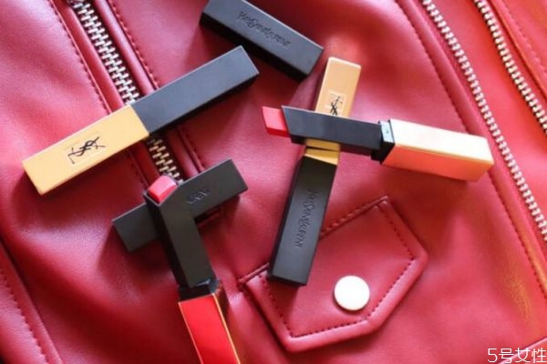 唇膏什么时候涂最好，唇膏和口红必须同时用吗