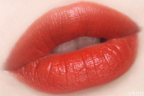 怎么把口红涂成哑光，滋润口红涂出哑光效果