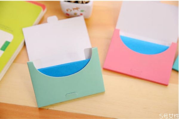 干性皮肤用吸油纸能吸出油吗，为什么吸油纸可以吸油