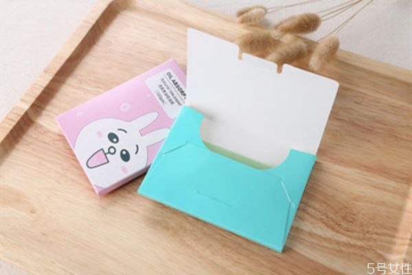 护肤之后可以用吸油纸吗，涂好面霜后可以用吸油纸吗