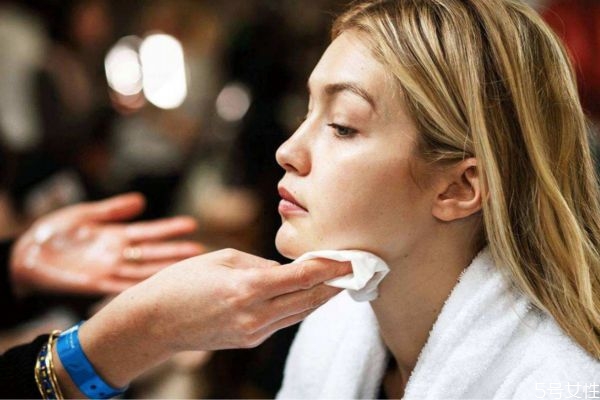 眼唇卸妆液能卸脸部吗，没有卸妆液要怎么卸妆