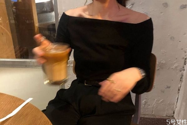 打底衫卷边怎么办，只穿打底衫太冷怎么办