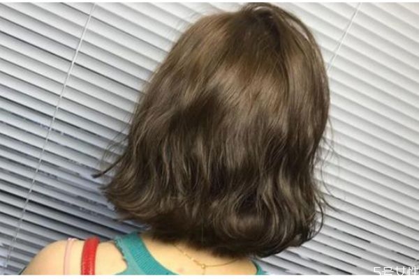 头发干燥怎么护理才能柔顺，头发太干燥了怎么保养