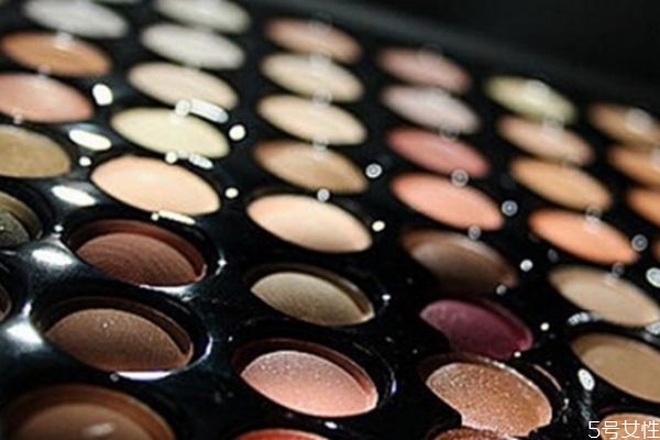 珠光眼影是什么意思，眼影珠光好看还是哑光好看