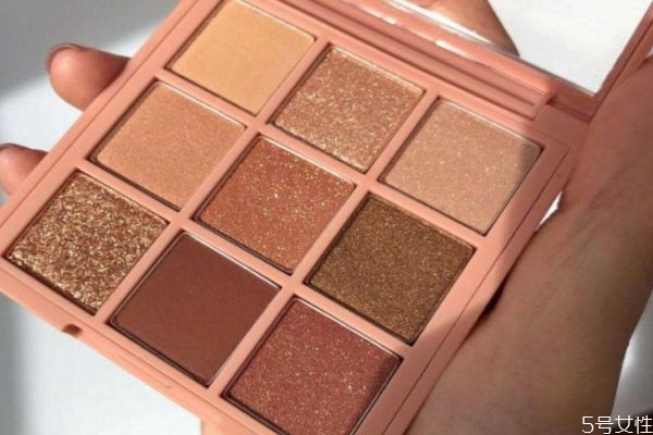 珠光眼影和哑光眼影的区别，眼影哑光or珠光谁更好