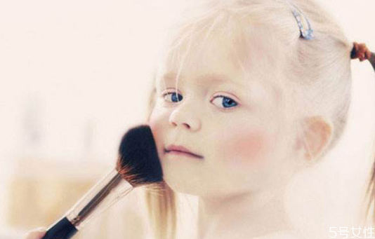 小孩子可以化妆吗，儿童装怎么化
