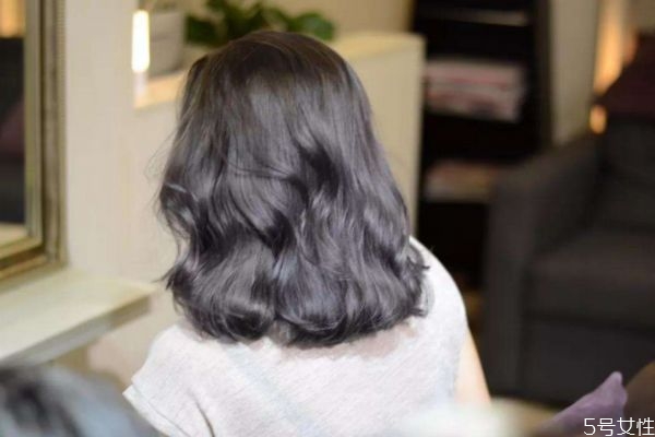 染发后用什么洗发水，染发后怎么样护理头发