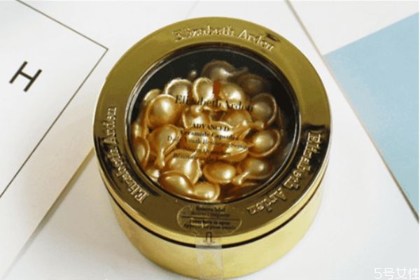 雅顿金胶可以和其他精华一起用吗，雅顿金胶不同产地版本