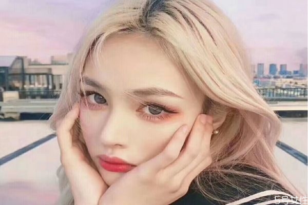 眼睛小戴美瞳能显大吗，为什么戴美瞳眼睛会大