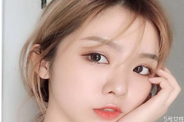 怎样分辨美瞳正反，新手如何分辨美瞳戴反了