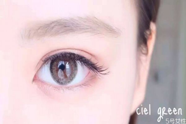 戴美瞳老是眨眼怎么办，第一次戴美瞳戴多久