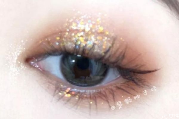 美瞳死活带不进去该怎么办，为什么美瞳戴不上