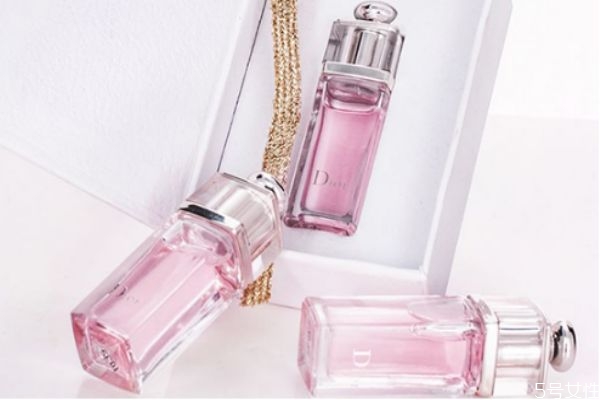迪奥香水小样没有喷头怎么用，q版香水可以买喷头吗