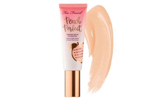 如何挑选合适的粉底液，化妆减少浮粉的小技巧