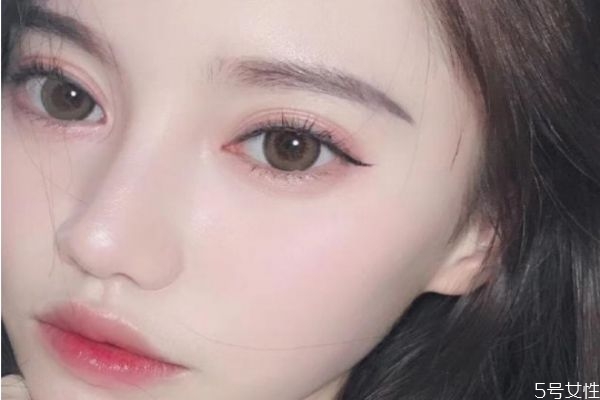 浮粉的产生原因是什么，脸上浮粉怎么临时补救