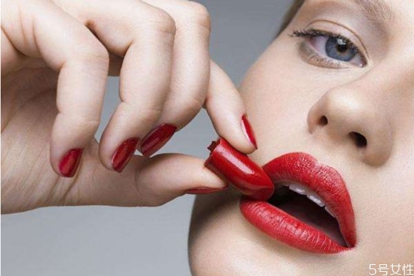 为什么口红价格差距这么大，为什么口红涂完后会有分界线