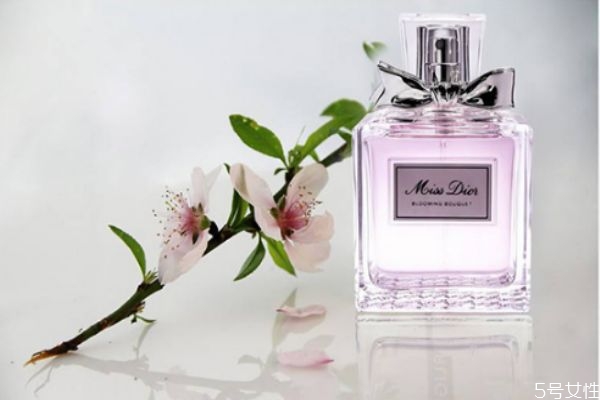 精油可以当香水用吗，精油与香水的区别