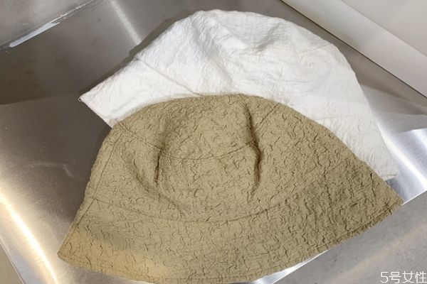 毛线帽大了怎么收紧，毛线帽子大了解决方法