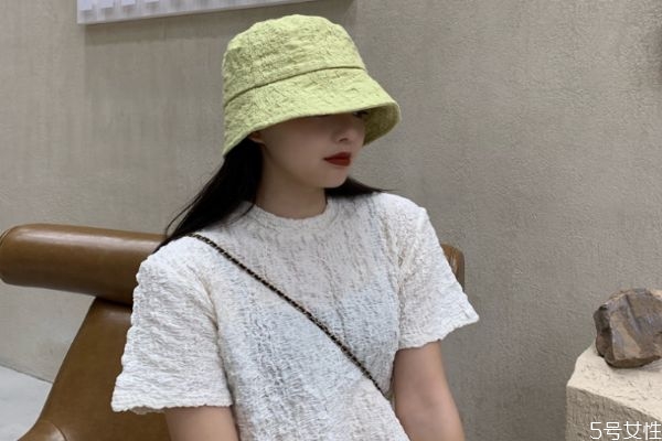 夏季遮阳帽选什么颜色，夏天戴黑色帽子防晒吗