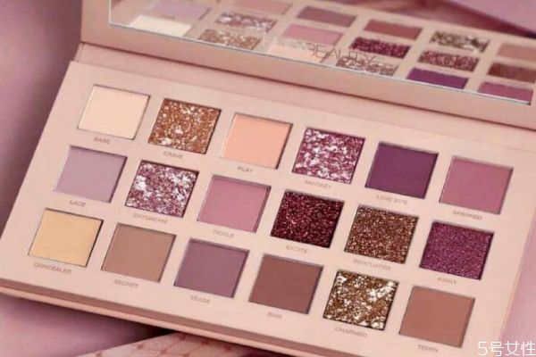 眼影生产日期怎么看，膏状眼影和粉状眼影的区别