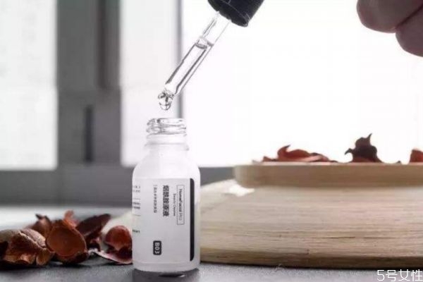 烟酰胺原液一次用几滴，烟酰胺原液用多久可以变白