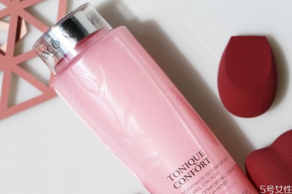 爽肤水什么时候用最佳，爽肤水早上用还是晚上