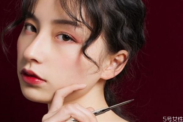 哑光腮红和珠光腮红有什么区别，日常腮红哑光还是珠光