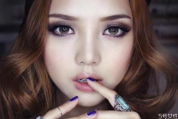 烟熏妆适合上班族吗，烟熏妆怎么画才好看