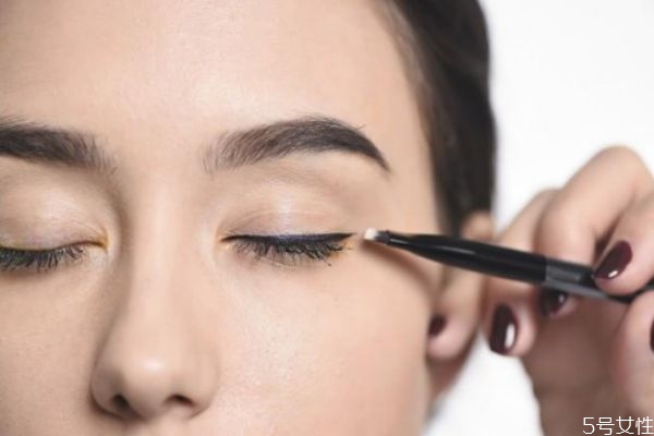 眼线笔干了如何办，眼线笔没用几次就干了怎么办