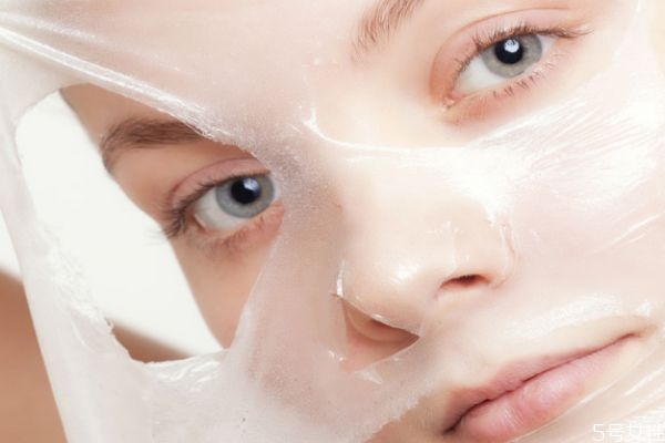 敷面膜后可以用精华吗，涂完精华再敷面膜好吗