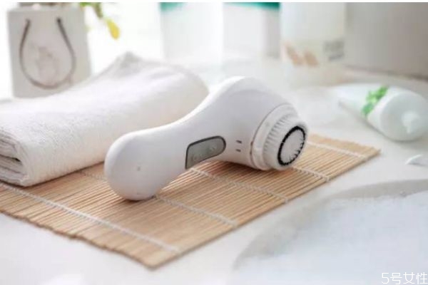 洁面仪会伤害皮肤吗，洁面仪能不能早晚都使用