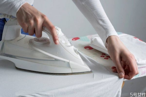 t恤怎么熨烫，熨烫时温度怎么把握