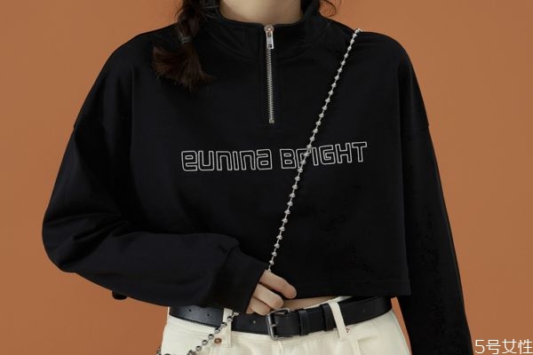 黑色衣服褪色了怎么恢复原色，黑色衣服发红怎么恢复