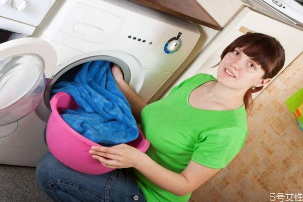 衣服为什么晾完会臭，衣服晾臭了快速解决的方法