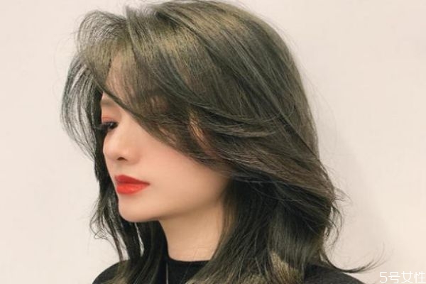 闷青色刚染完能改色吗，闷青色头发怎么染