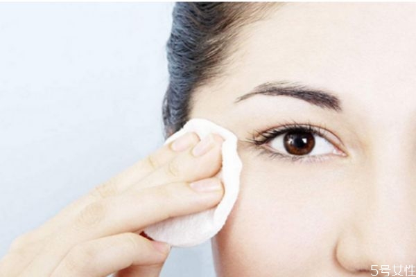 干性皮肤适合哪种卸妆，卸妆到底买水好还是油好