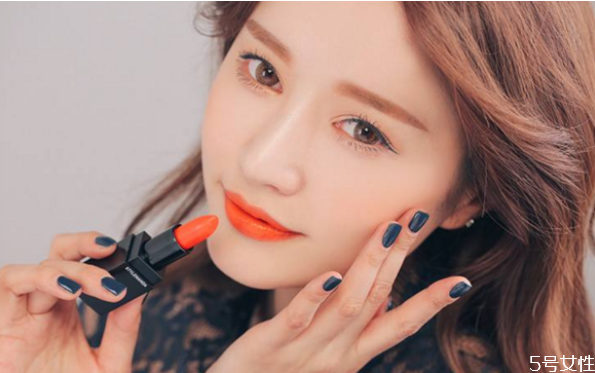 夏天口红容易化怎么办，口红为什么会化掉